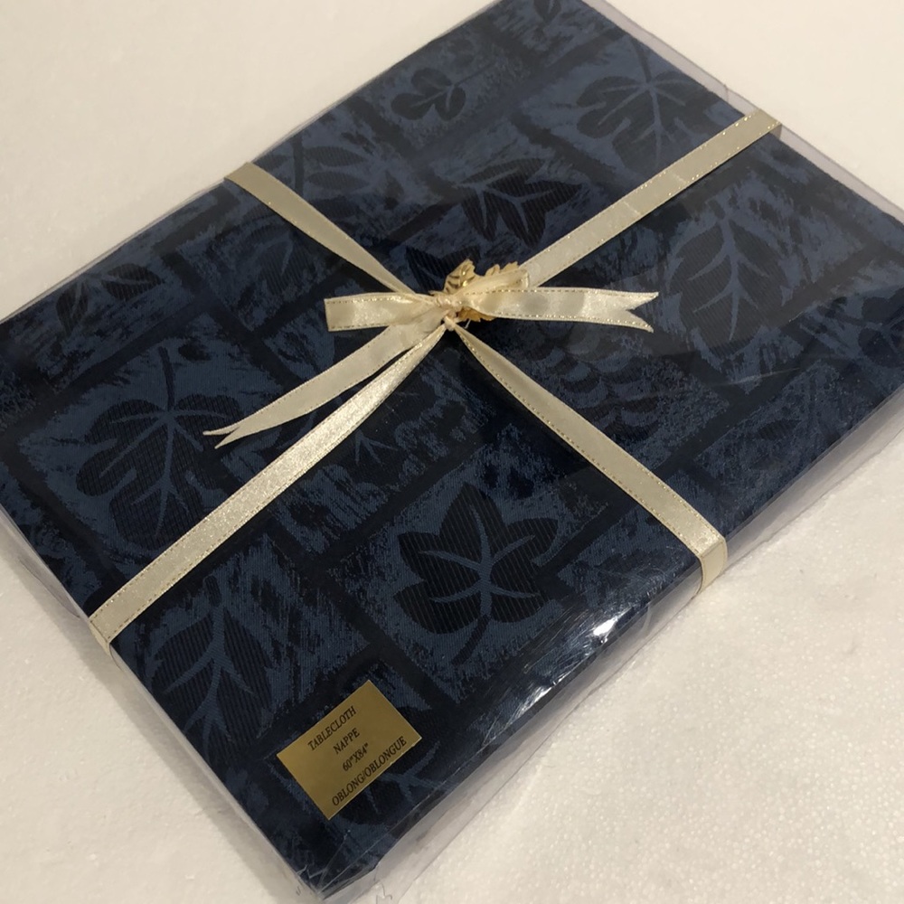 NWT TABLE LINEN, INDIGO/NAVY TABLECLOTH, COTTON MIX, 60 X 84 INCHES,
